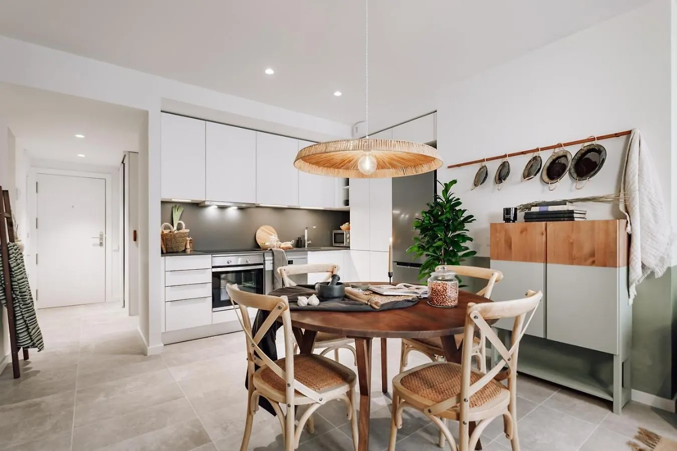 Apartment Mojacar - 2 Bedrooms In Eixample Esquerra Barcelona