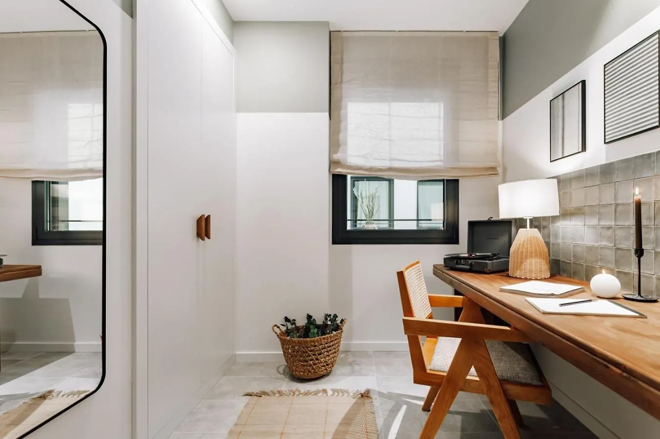 Apartment Mojacar - 2 Bedrooms In Eixample Esquerra Barcelona