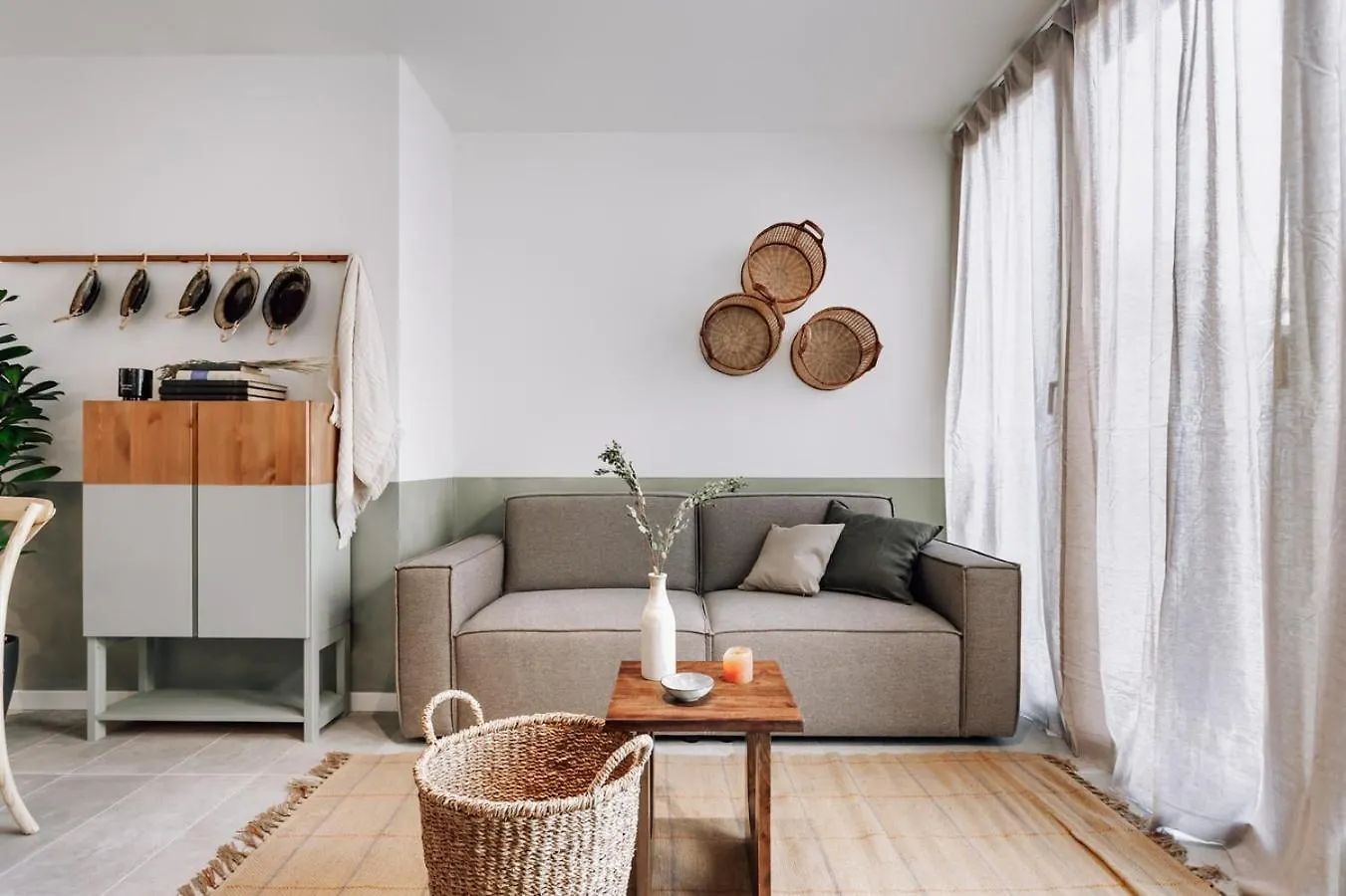 Mojacar - 2 Bedrooms In Eixample Esquerra Barcelona Apartment